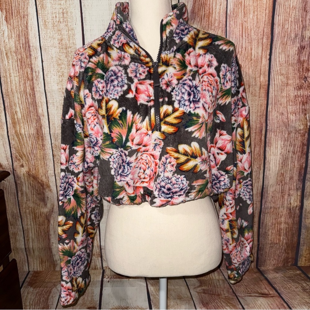 Urban Outfitters Angela Fleece Floral Croppd Pullover size Medium